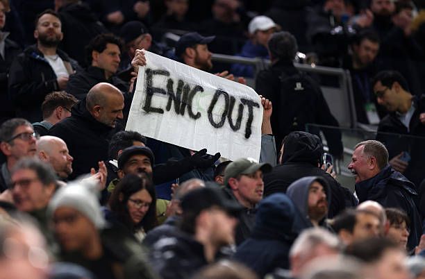 Tottenham fans protesting against hiearchy