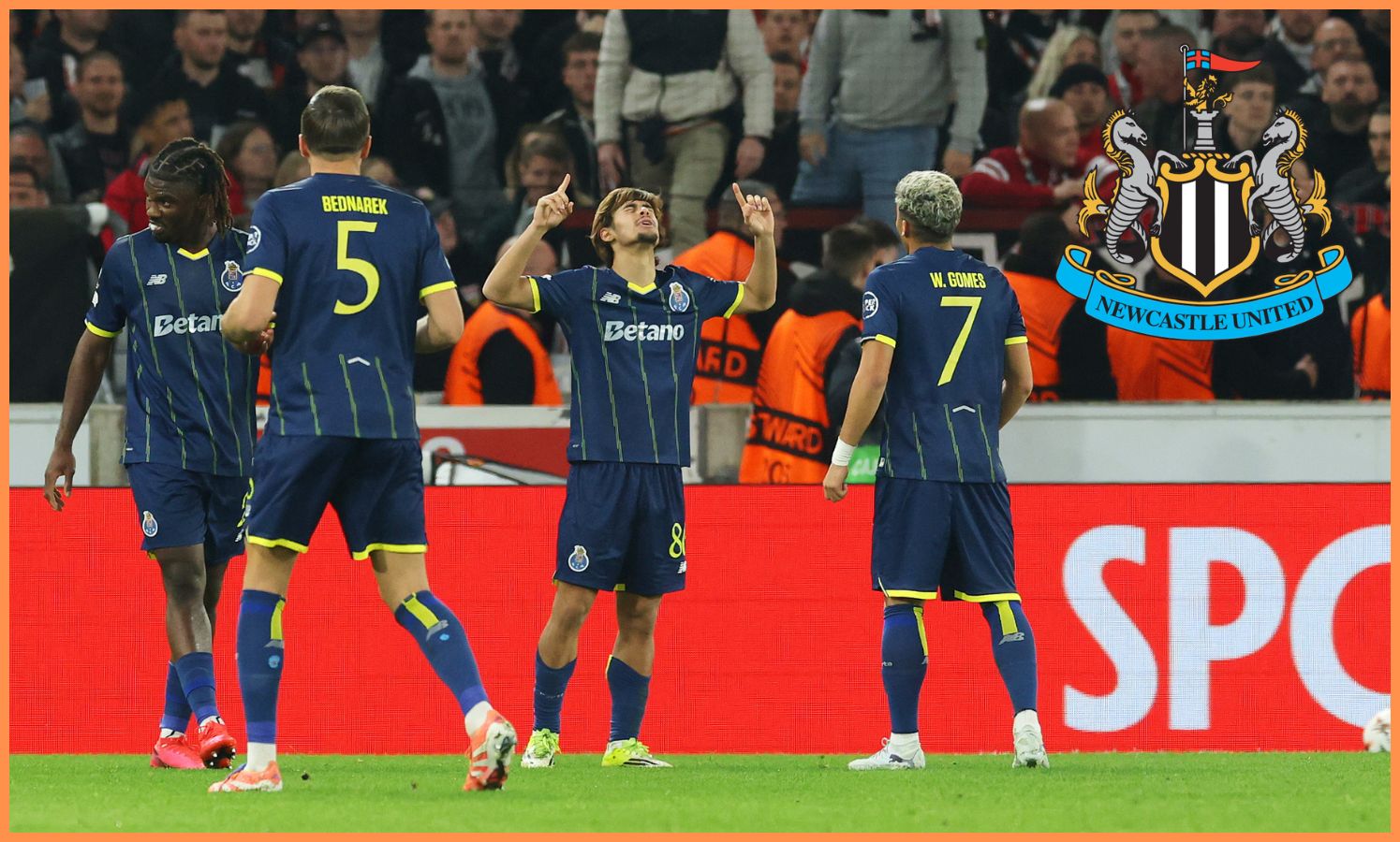 Rodrigo Mora celebrates a goal for Porto