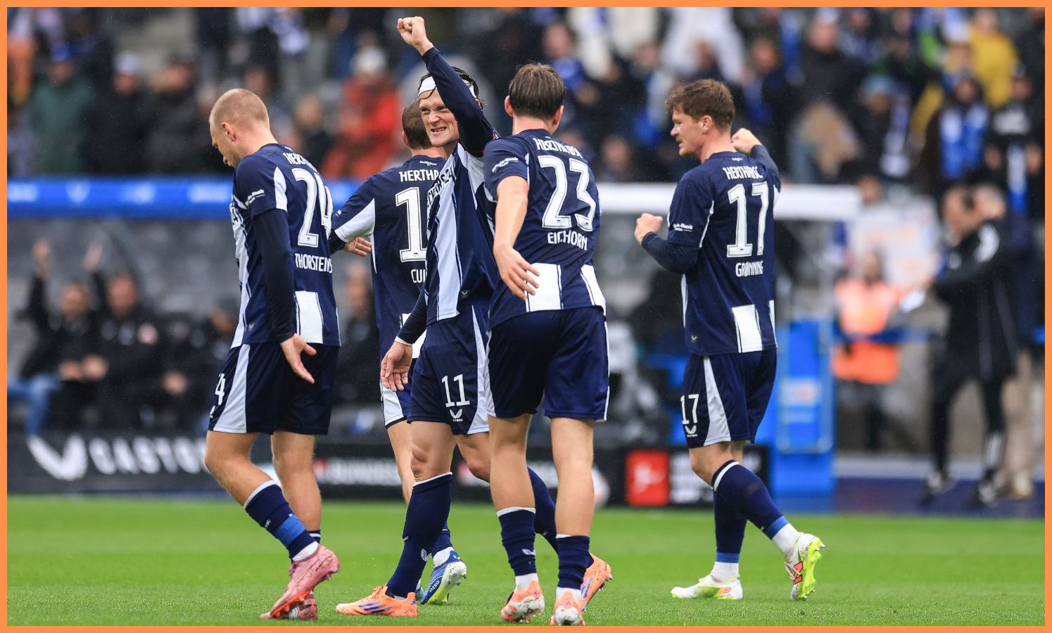 Kennet Eichhorn with his Hertha Berlin teammates
