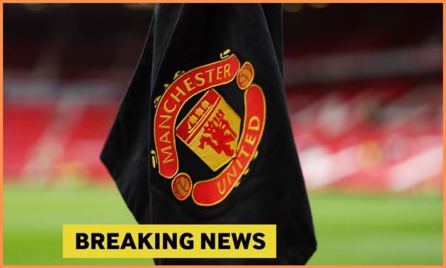 Manchester United corner flag and 'breaking news' banner