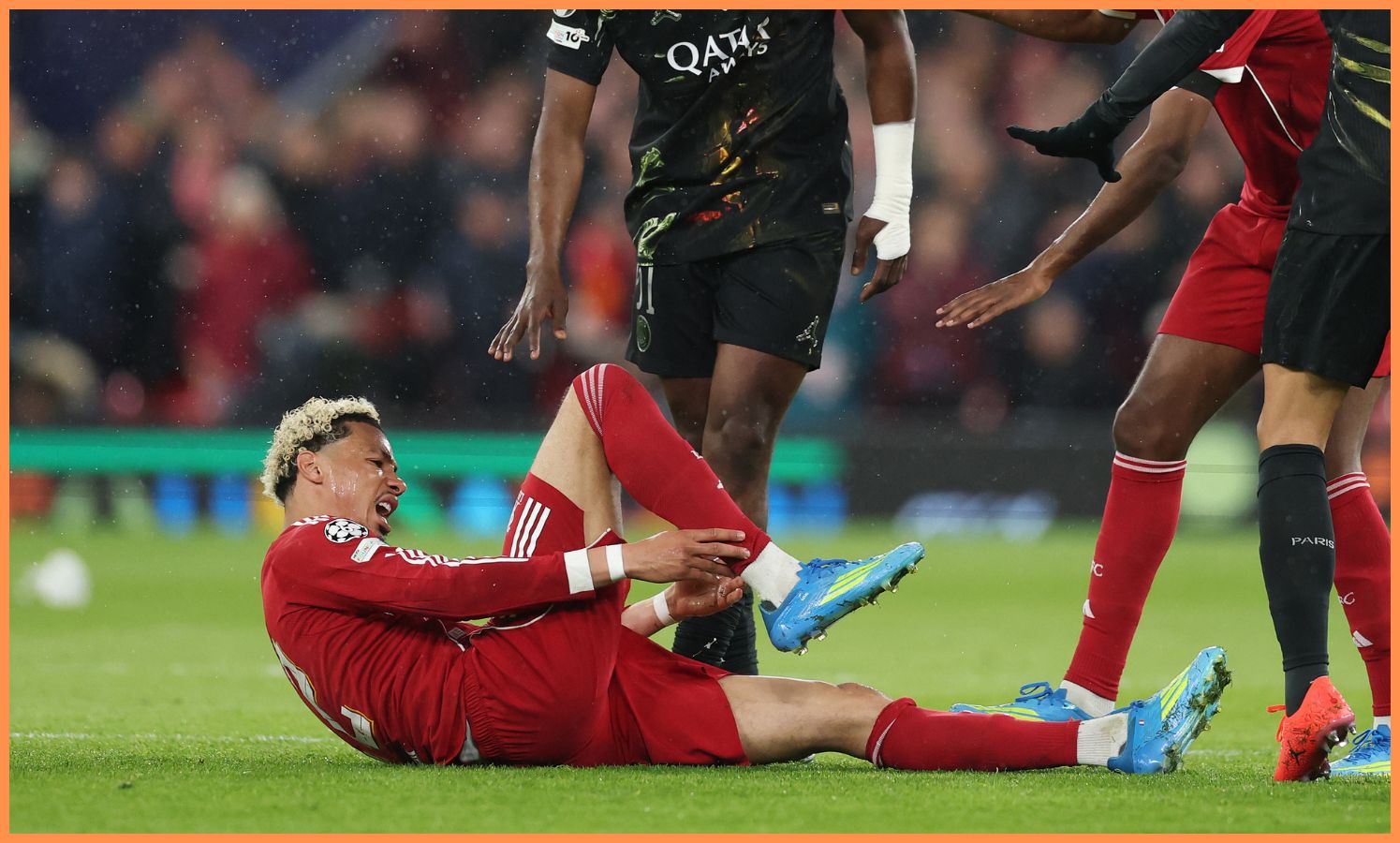 Hugo Ekitike goes down injured during Liverpool vs PSG