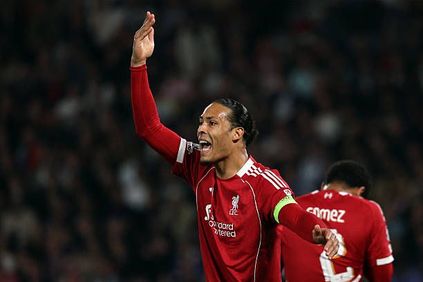 Virgil van Dijk shouting during PSG vs Liverpool