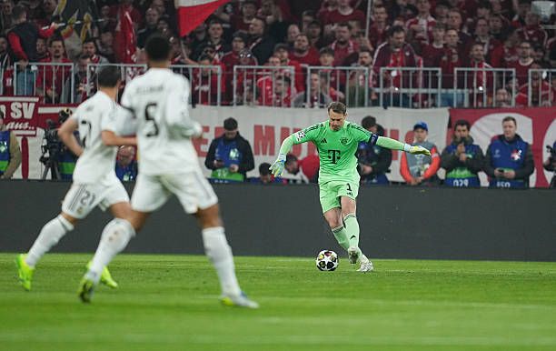 Manuel Neuer in action vs Real Madrid