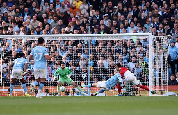 Erling Haaland scores vs Arsenal