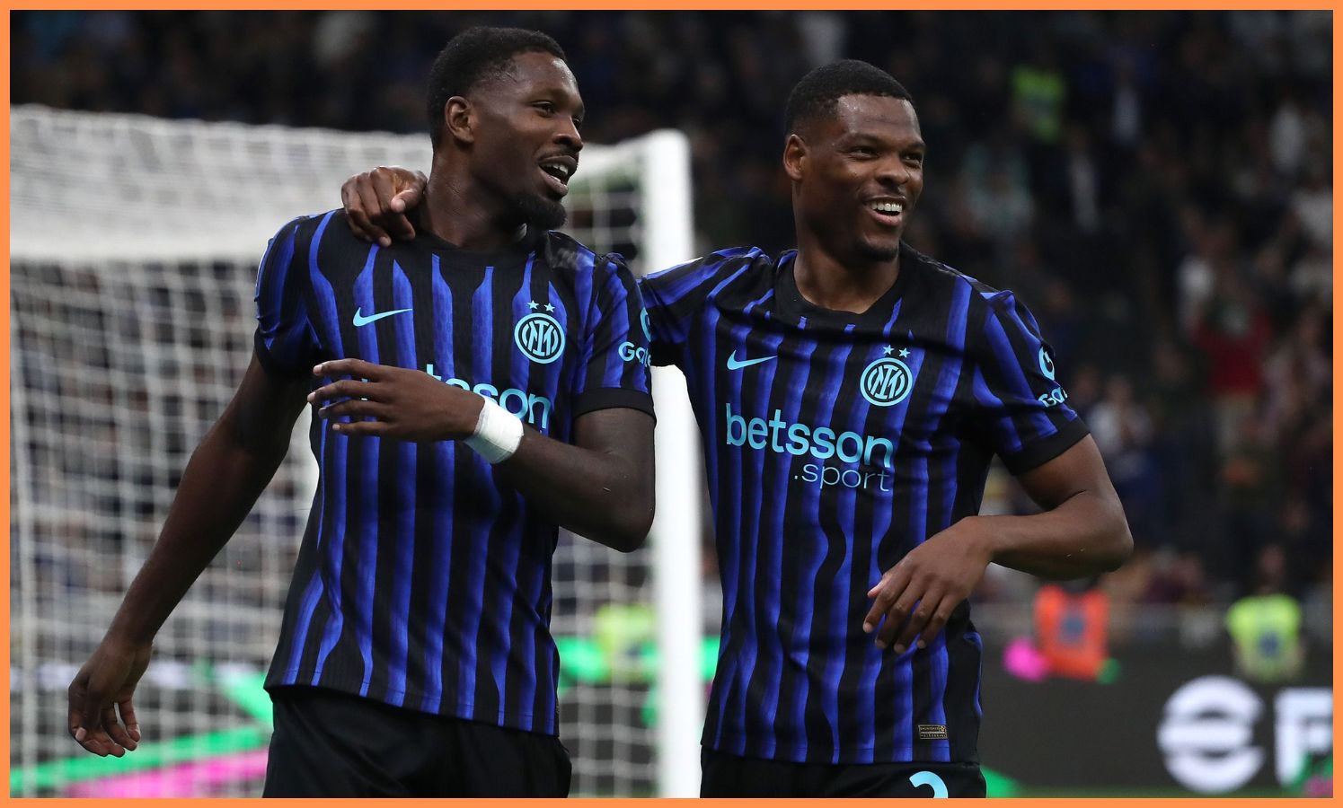 Marcus Thuram and Denzel Dumfries celebrate for Inter Milan