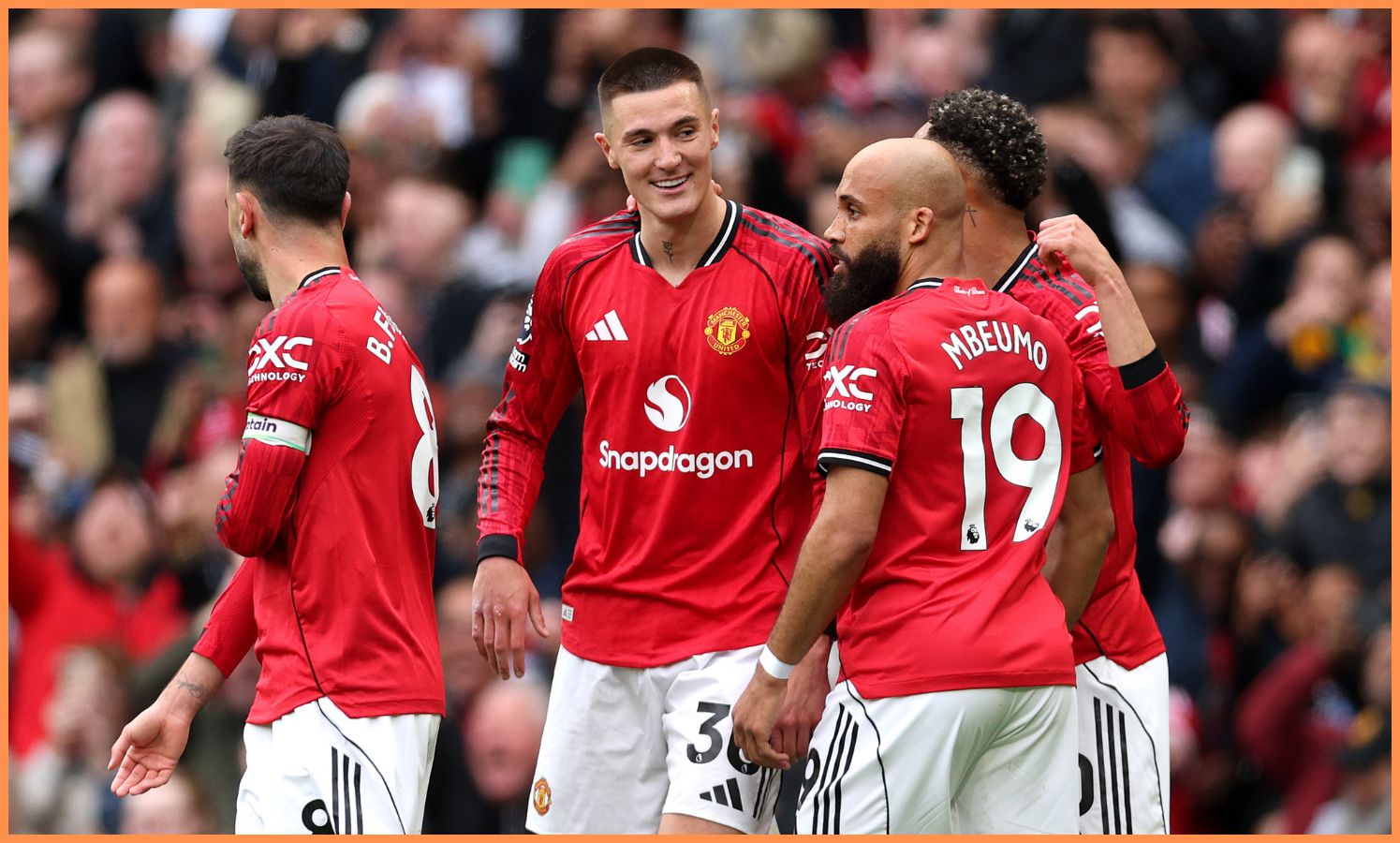 Benjamin Sesko celebrates with his Man United teammates
