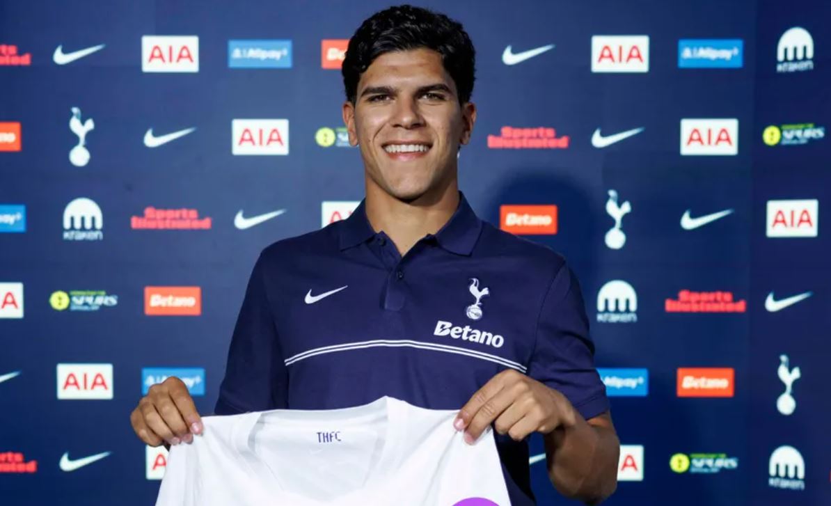 Mateus Fernandes holding a Tottenham shirt