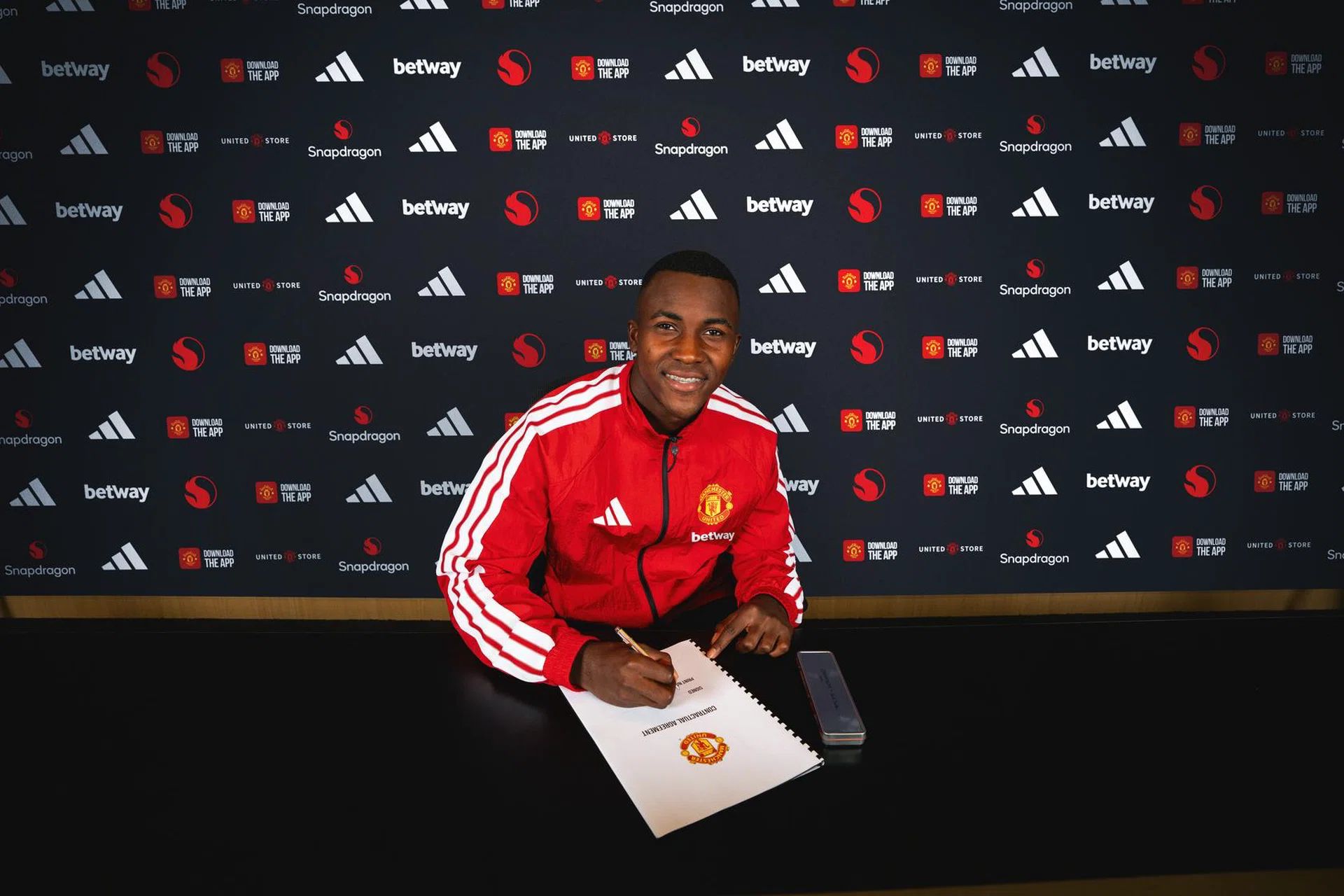 Cristiano Orozco signs for Man United