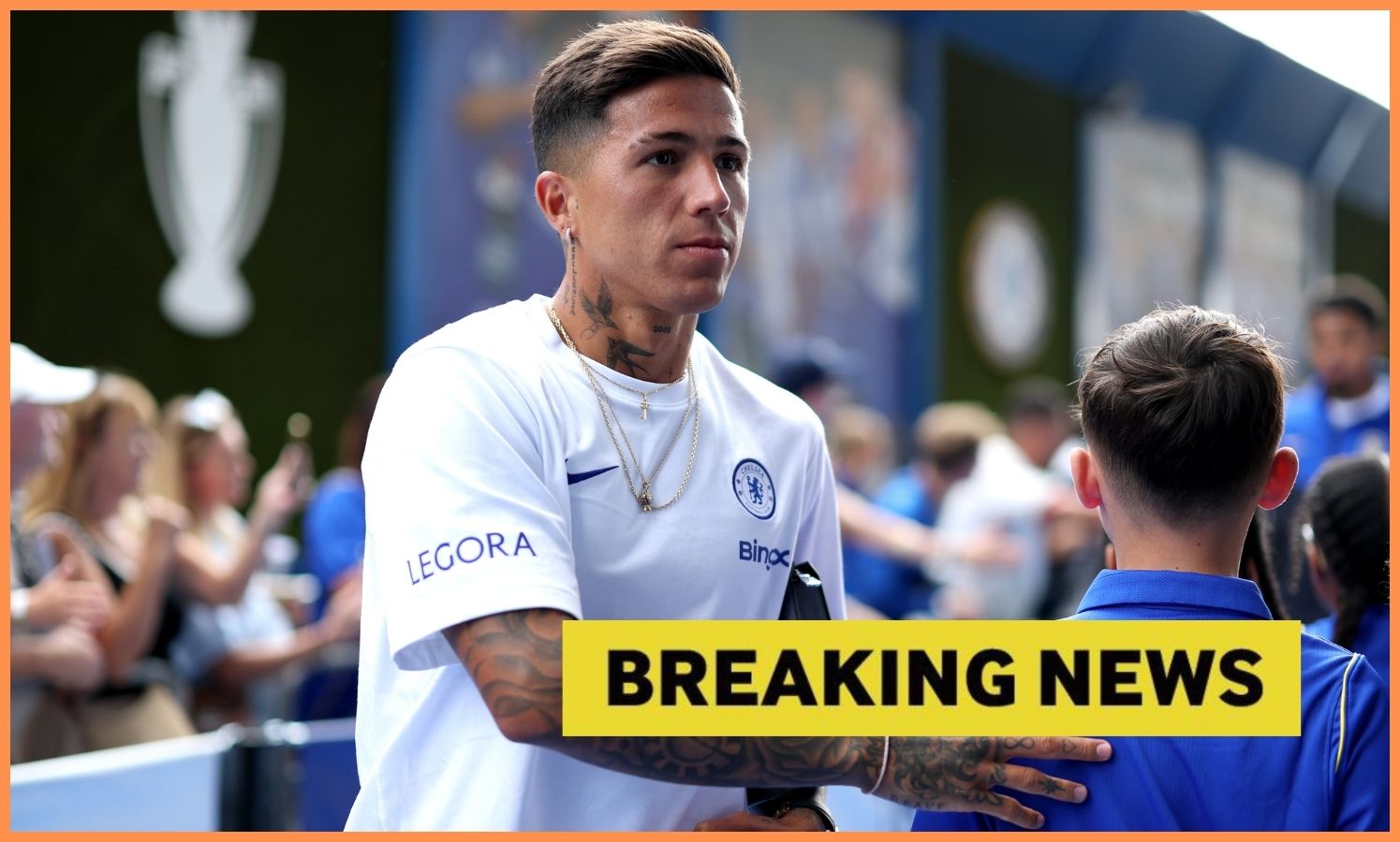 Enzo Fernandez arriving at Stamford Bridge