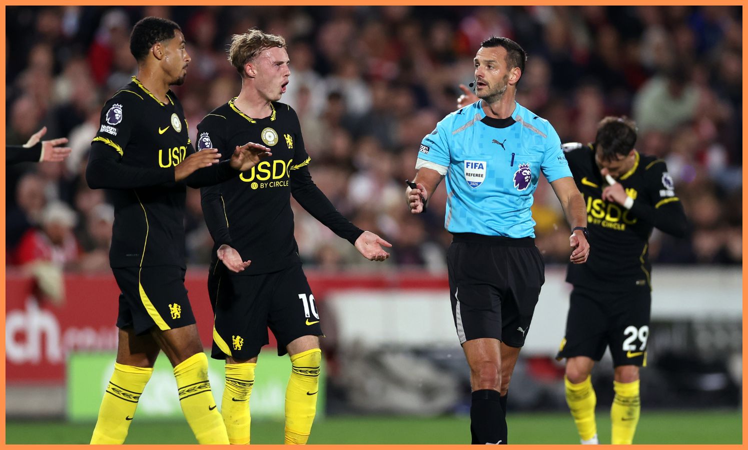 Chelsea players react during the 3-0 defeat vs Brentford