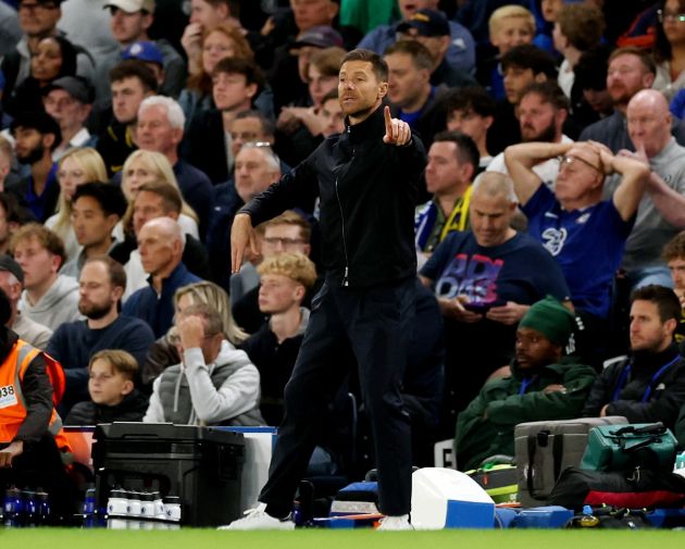 Xabi Alonso gives instructions during Chelsea vs Leeds
