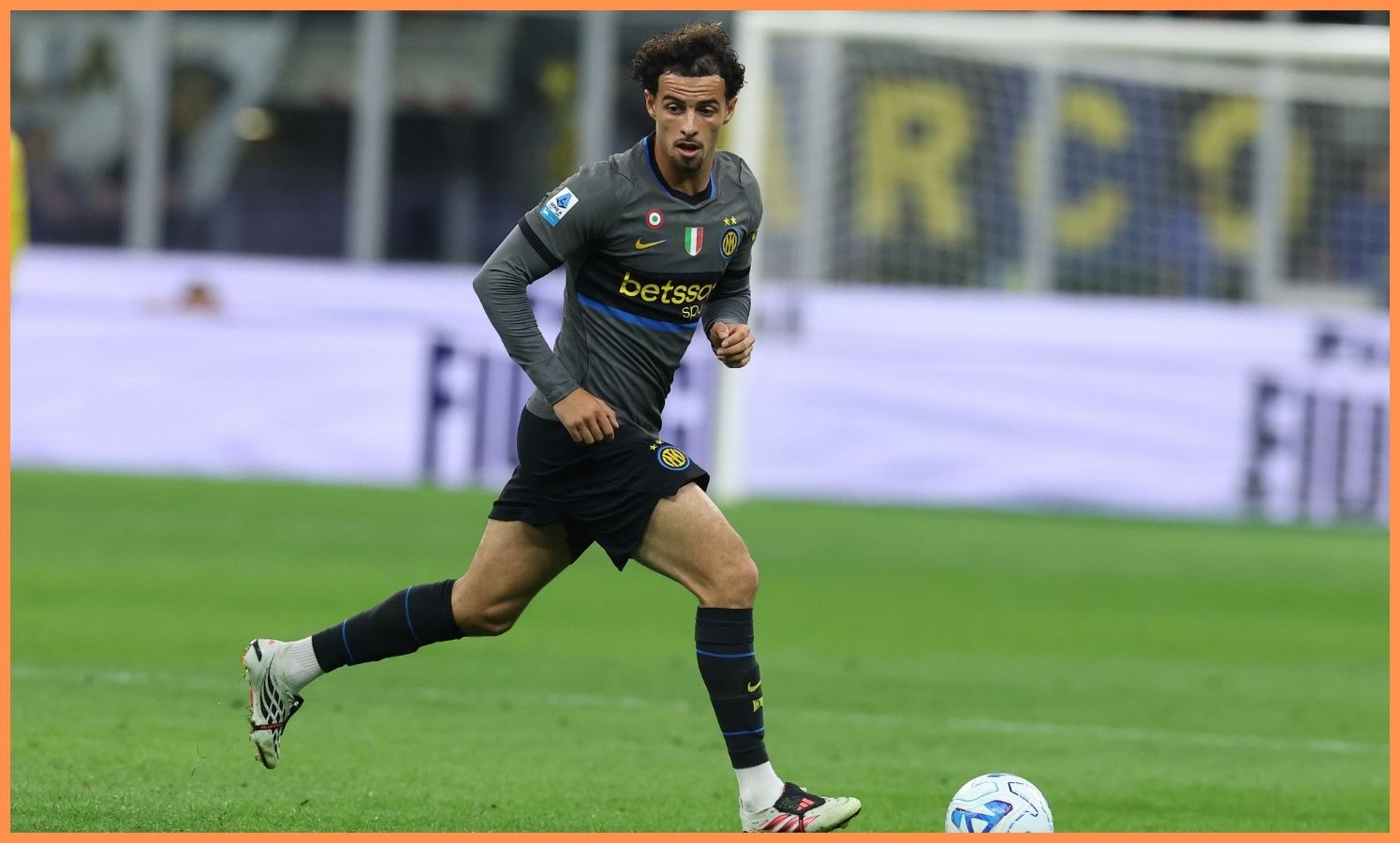Curtis Jones playing for Inter.