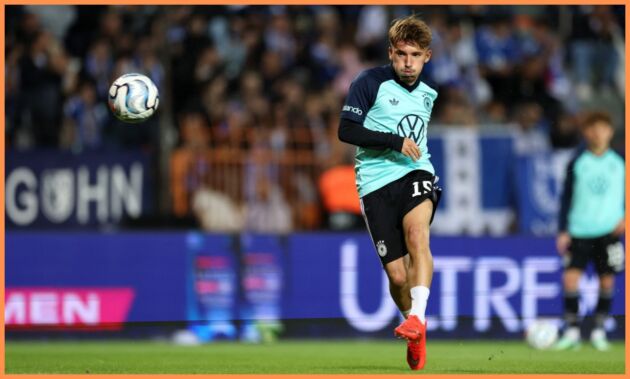 Lennart Karl warming up for Germany