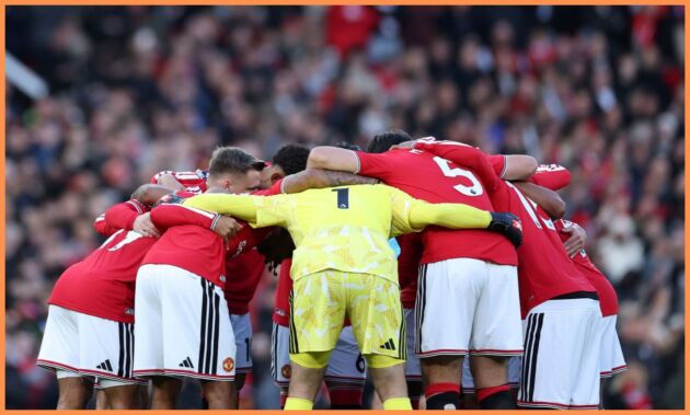 Manchester United players in a huddle