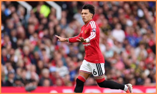 Lisandro Martinez in action for Manchester United
