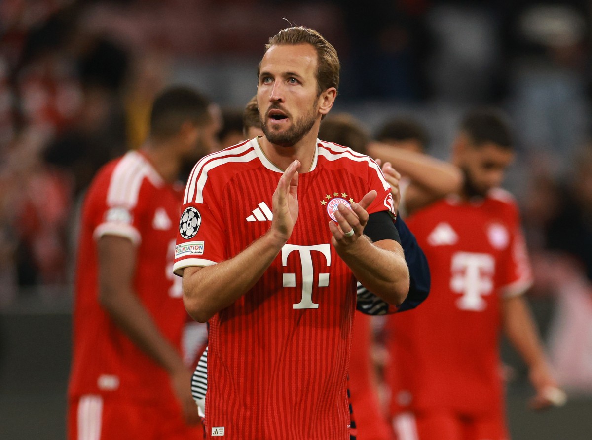Harry Kane applauds the Bayern fans