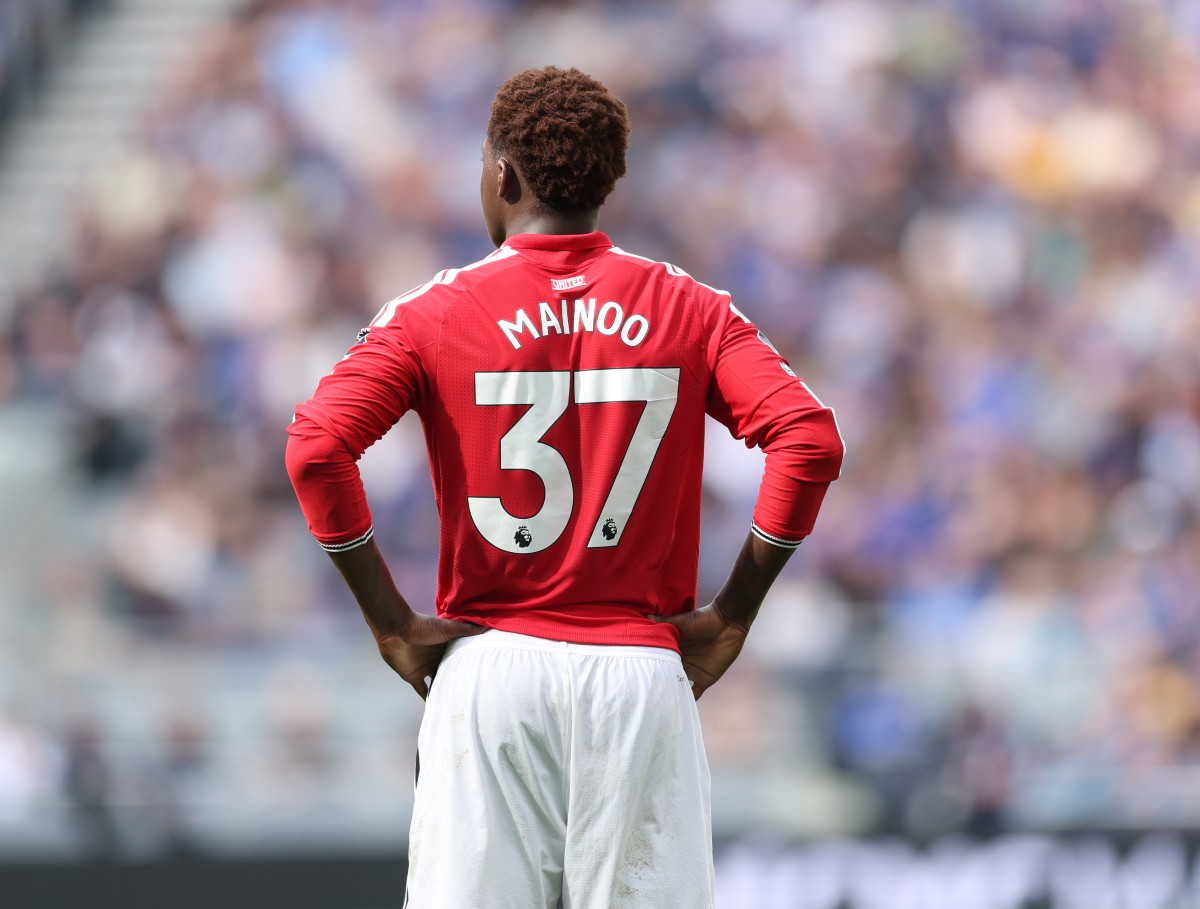 Kobbie Mainoo looks on during Man United's draw with Everton