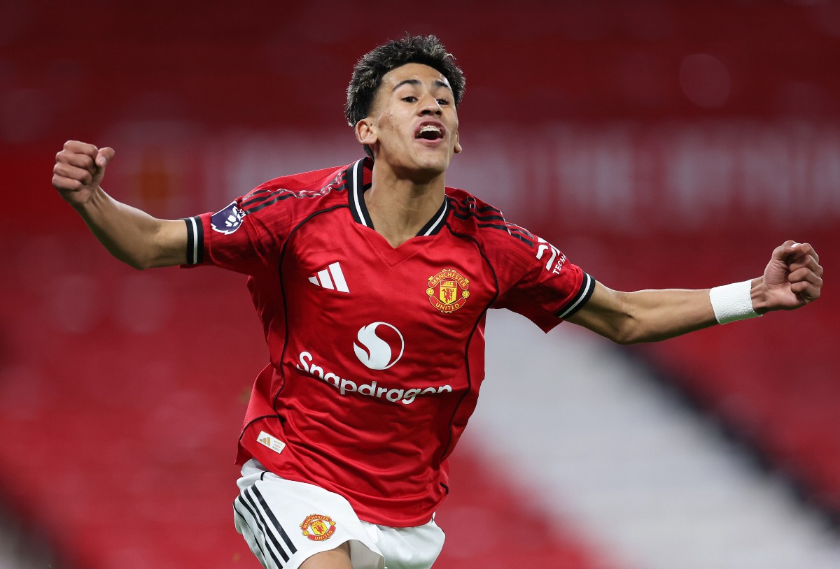 JJ Gabriel, do Man United, comemora gol