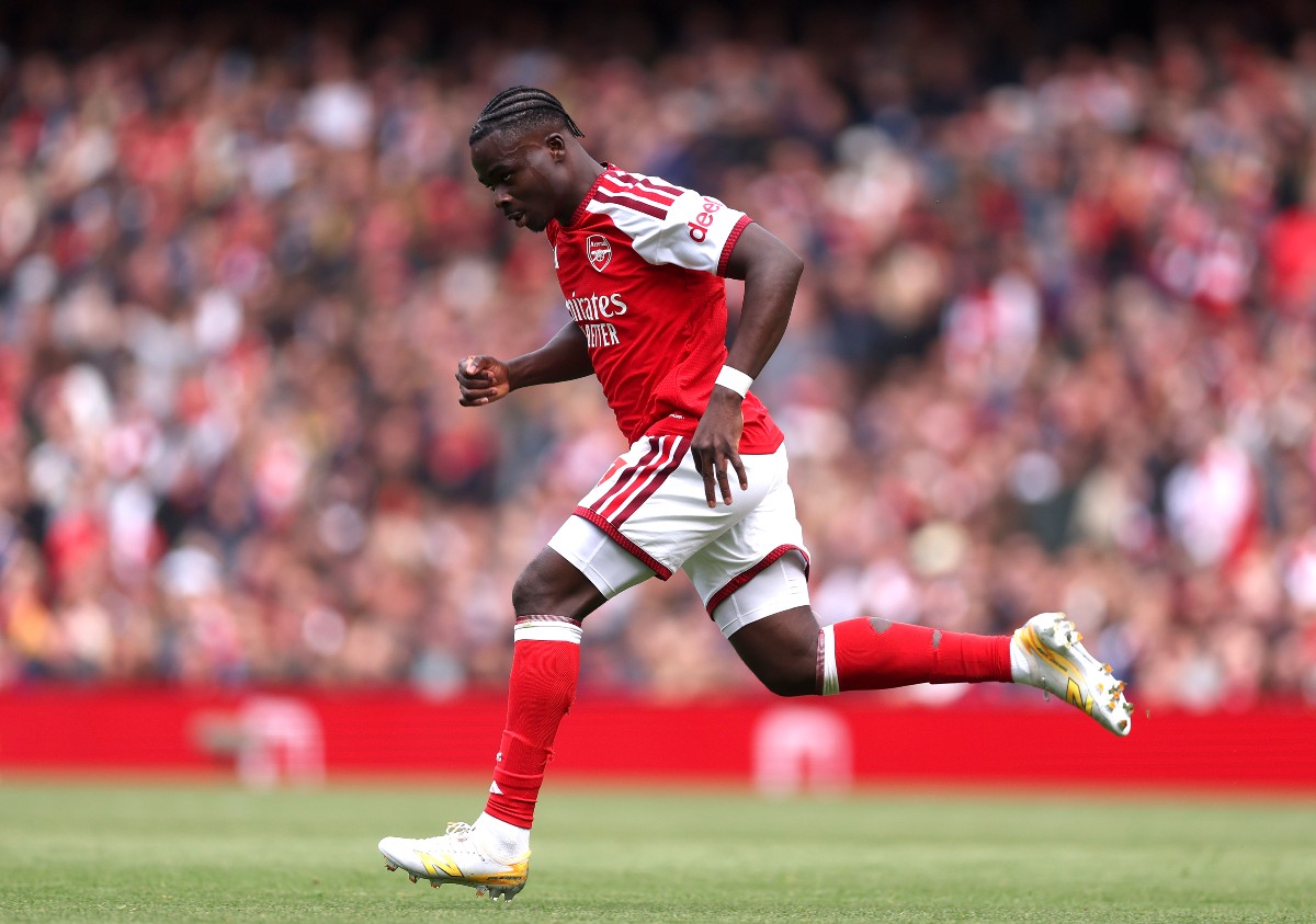 Bugayo Saka em ação pelo Arsenal