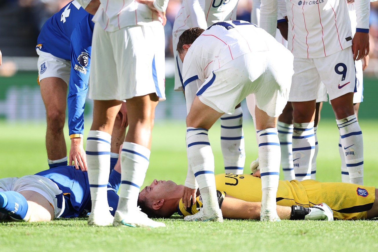 everton-v-chelsea-fc-premier-league-2026-27 Chelsea receive major Emi Martinez update after unfortunate Everton collision