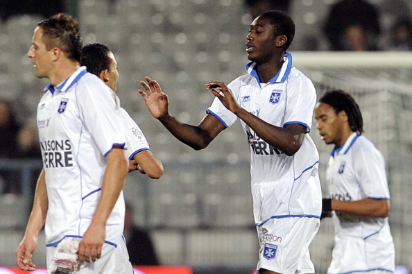 Auxerre's French forward Yaya Sanogo (C)