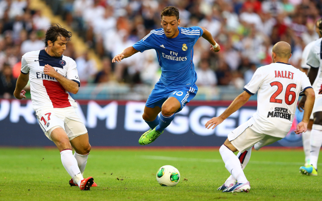 Photo) Arsenal playmaker Mesut Ozil reaches out to Real Madrid star