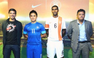 Sunil Chetri and Lenny Rodrigues with the new Nike India kit, image from http://www.the-aiff.com/news-center-details.htm?id=5097