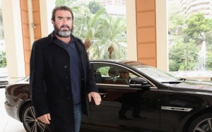 Cantona's signs on for Manchester United shares