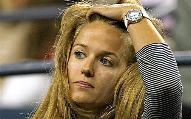 Kim Sears, Andy Murray's girlfriend, playing with hair
