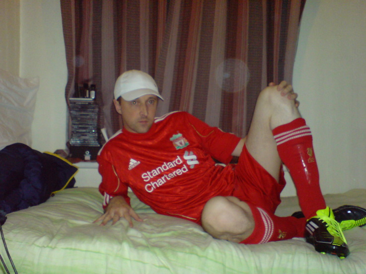 liverpool full kit fans