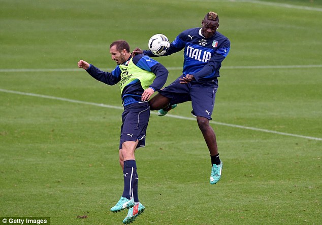 Balotelli in Italy training