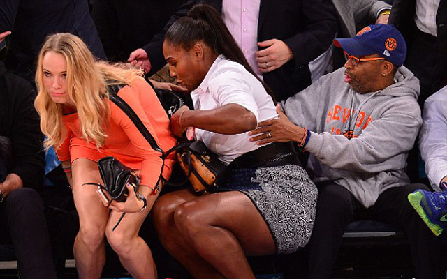 Caroline Wozniacki and Serena Williams flinch at the New York Knicks (feature image)