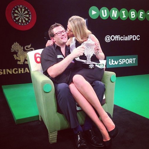  Image James Wade Lifts Darts Trophy With Hot Girlfriend Sat On His 