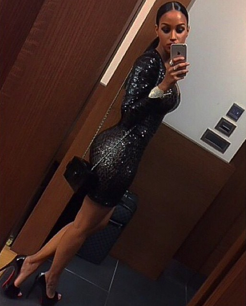 Fanny mirror selfie