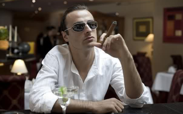 Dimitar Berbatov smoking