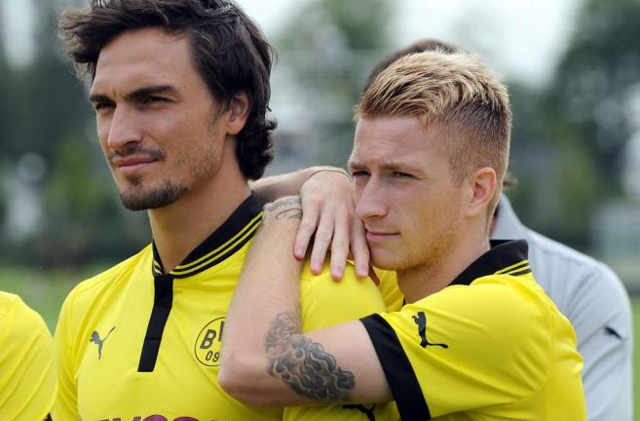 Mats Hummels Marco Reus hug