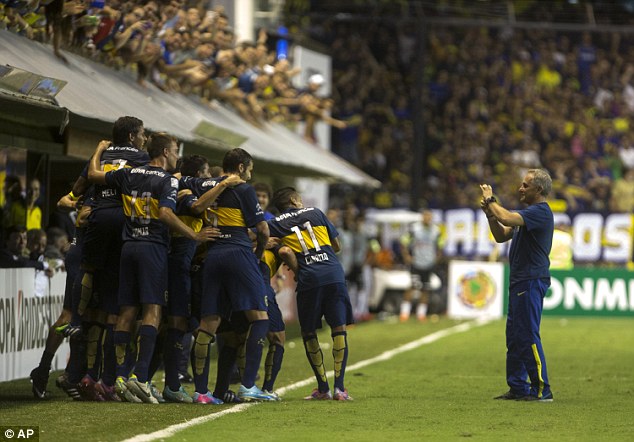 (Image) Boca Juniors celebrate goal with selfie of entire team ...