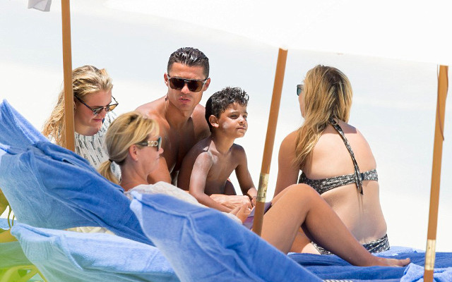 cristiano ronaldo beach