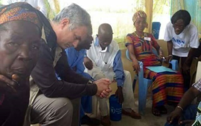 Jose Mourinho praying