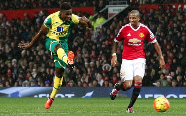 Norwich City's Alex Tettey scores vs Man United with epic toepunt