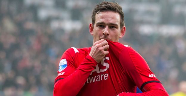 vincent janssen kisses az alkmaar badge