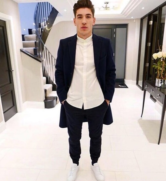 Video): Hector Bellerin nets incredible overhead basketball shot