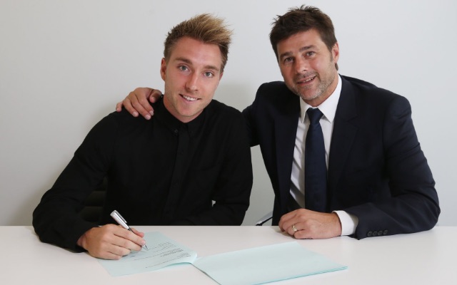Mauricio Pochettino with Christian Eriksen signing Tottenham contract