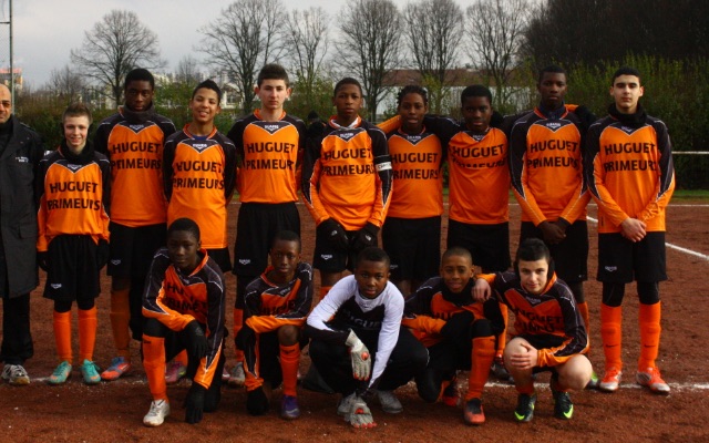 FC Solitaires u15 team photo with goalkeeper Lucas Kayombo