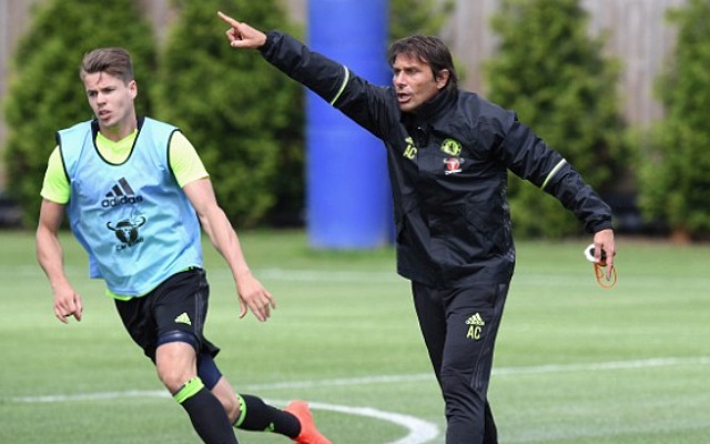 Antonio Conte in Chelsea training