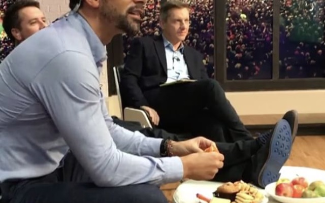 Michael Owen feet on Rio Ferdinand's table