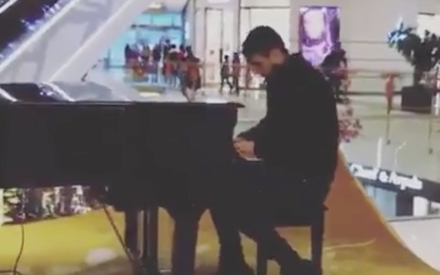 footballer Oscar playing piano in Chinese mall