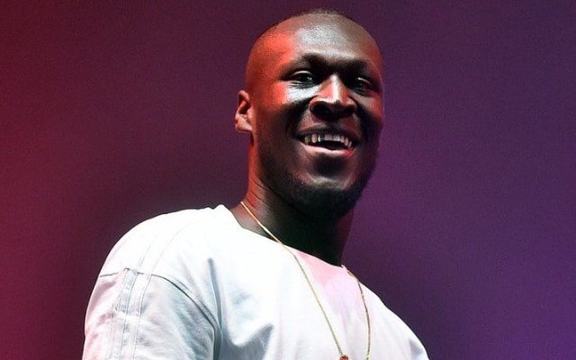 (Image) Grime rapper Stormzy poses with Man Utd stars