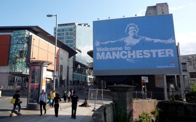 Welcome to MANCHESTER, Carlos Tevez sign