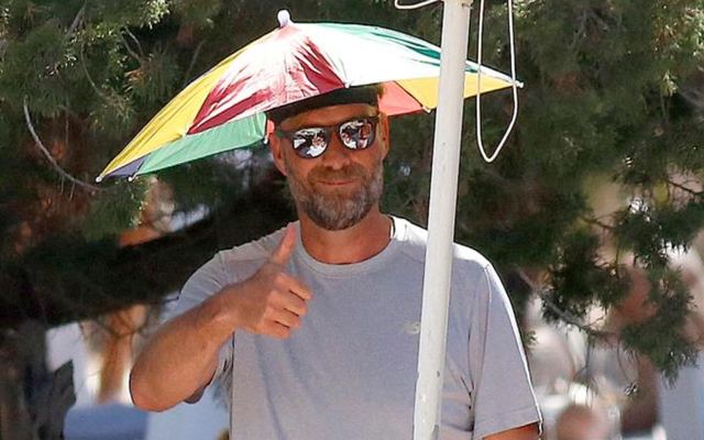 Photo Klopp Enjoys Himself In Ibiza With Umbrella Hat